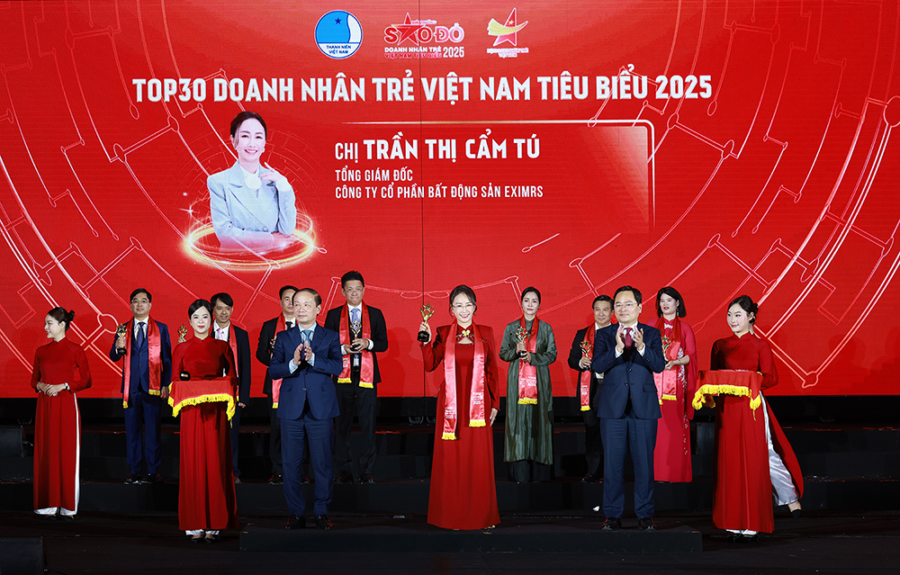 Chủ tịch EximRS Trần Thị Cẩm Tú được vinh danh Top 30 giải thưởng Sao Đỏ 2025