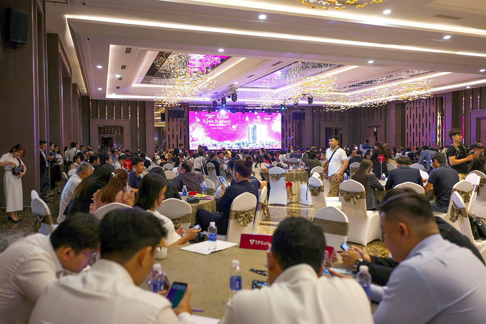 Đại diện Chủ đầu tư TV Holdings gửi lời tri ân đến khách hàng đã đồng hành cùng Fresia Riverside